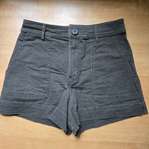 H&M Green High Waist Shorts, Tortoise Button, Square Pockets, Size 4